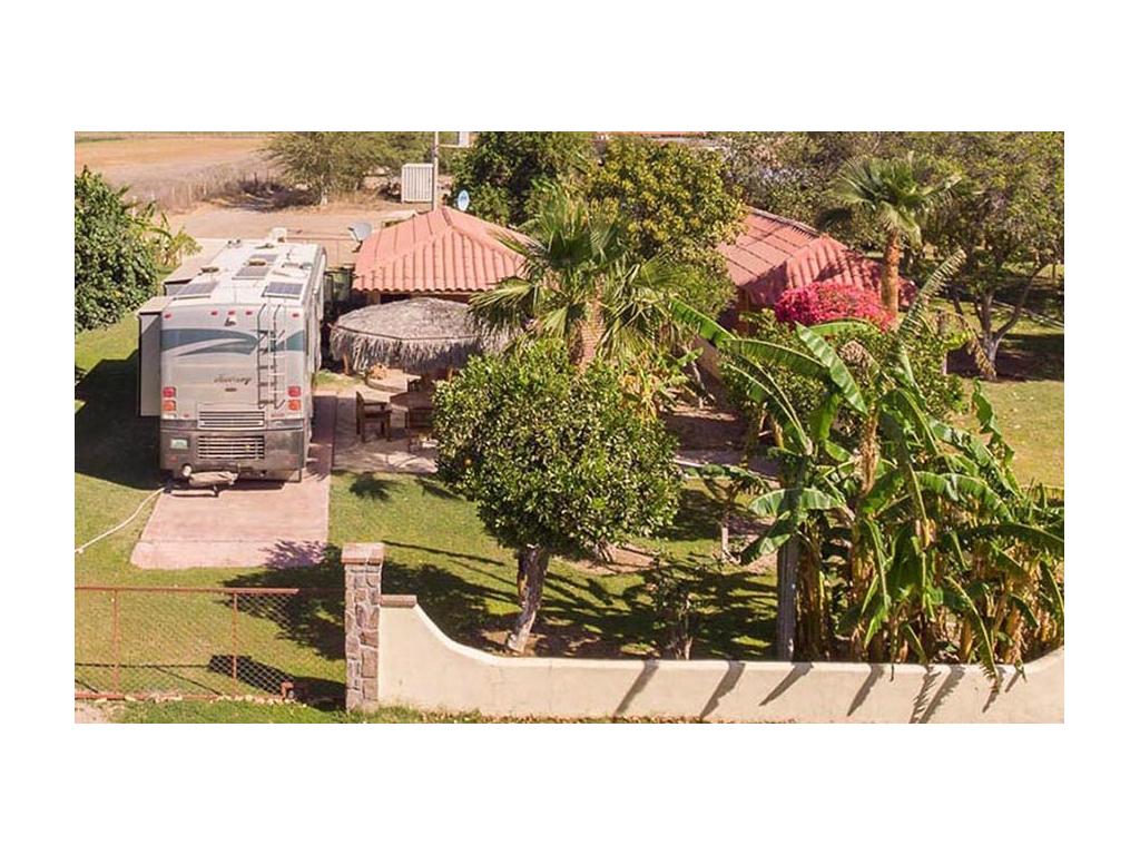 Winnebago Journey parked at casita