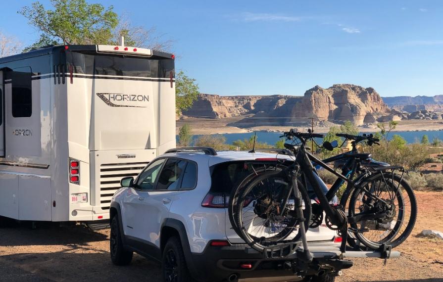 Horizon and tow car with two bikes on back
