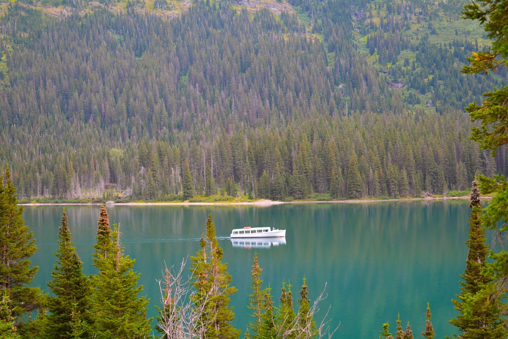 Boat on the lake.